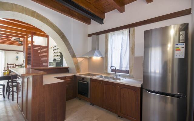 Dim Art Stone House