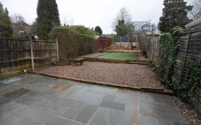Convenient 3 Bedroom House With Parking