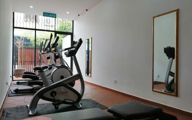 Heeren Straits Hotel