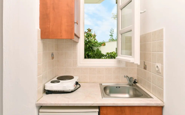 Hara Studios and Apartments