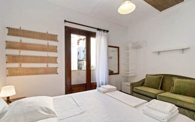 Snug Apartment in Agios Nikolaos With Garden