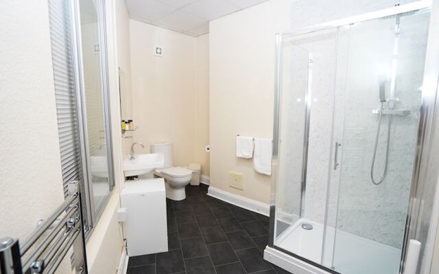 E2M Stays Lowestoft High street
