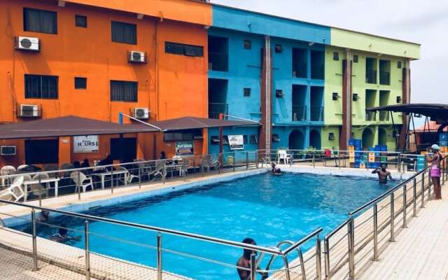 Mokland Hotel and Suites