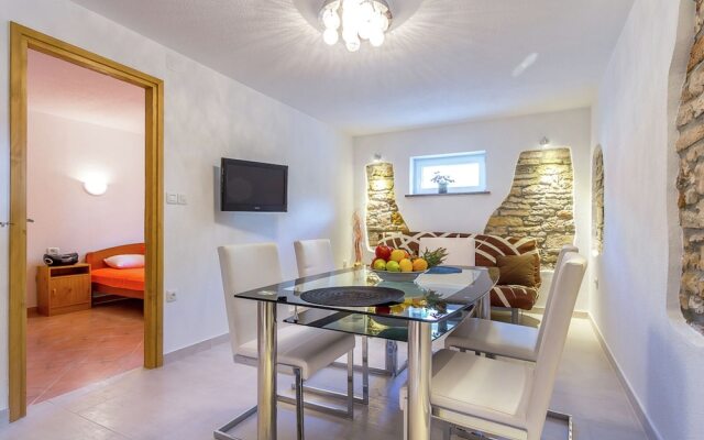 Fascinating Apartment in Medulin near Beach