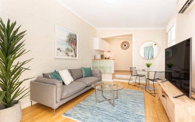 Ultimo 1 bed. furnished house w parking