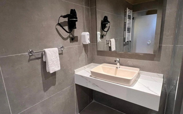 Real King Hotel