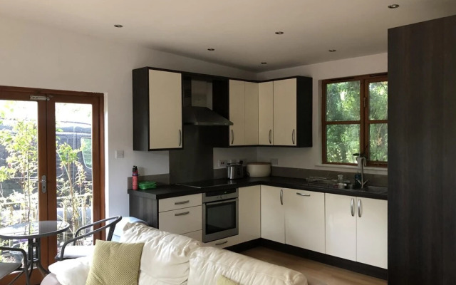 Cosy South Gloucestershire Cabin Retreat