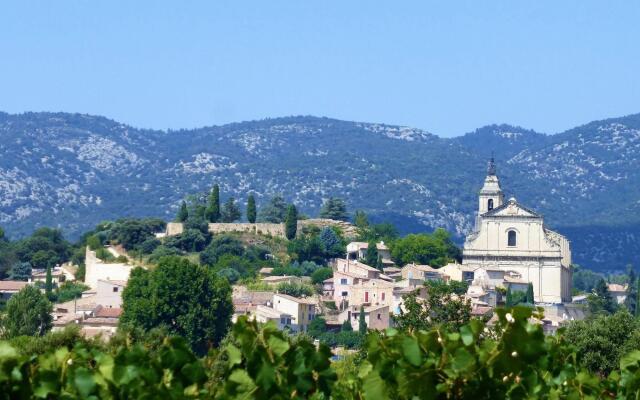 Provencal holiday home with private terrace, Bédoin