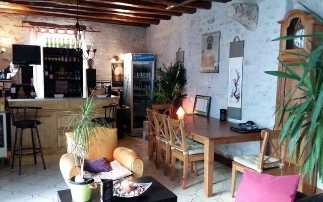 Felicidade Hostel