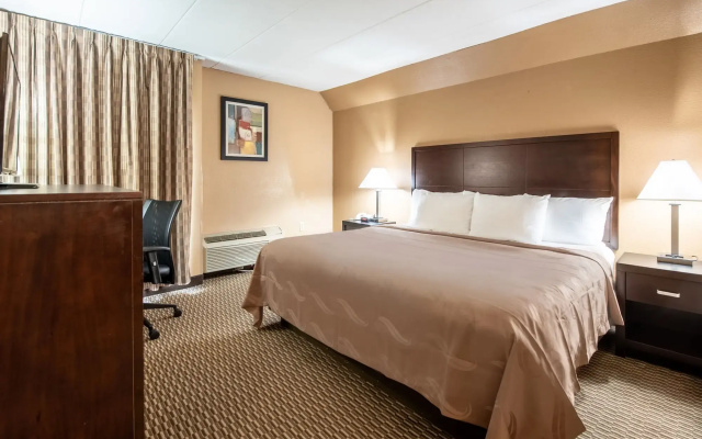 Quality Inn & Suites Cincinnati Uptown Norwood
