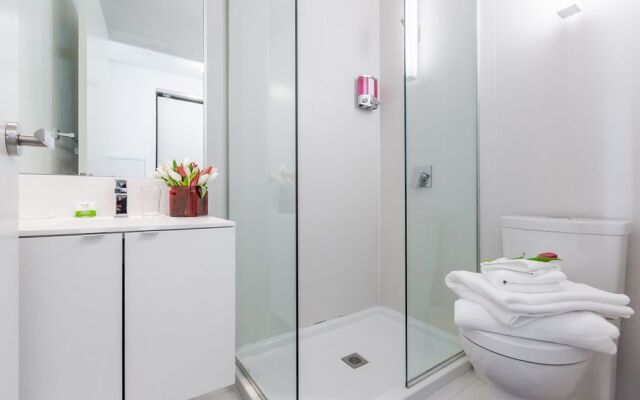 Noel Suites- Peter and Richmond St West