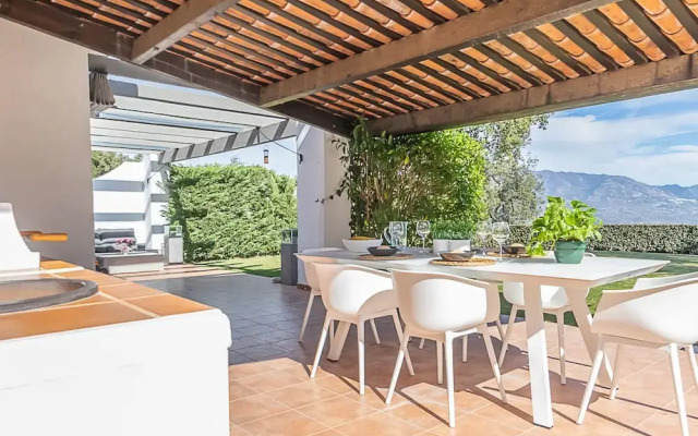 Apt Mairena Forest sea View Pool