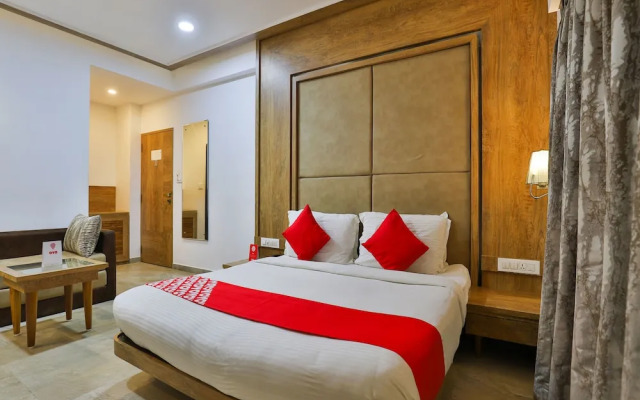 OYO 18585 Hotel Rajdhani