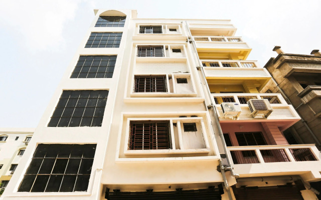 OYO 22566 Red Velvet Inn