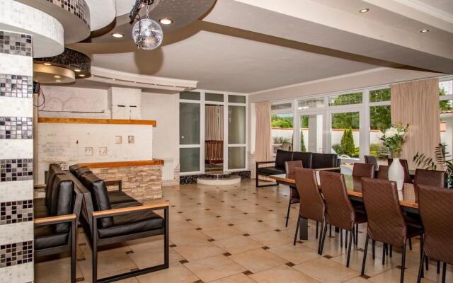 Villa Residence White House