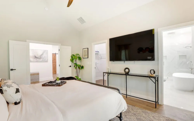Modern Decatur Home ~ 7 Mi to Atlanta!