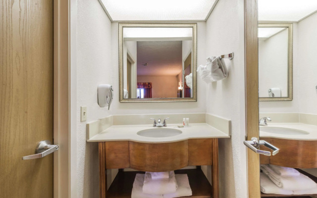 Quality Inn & Suites Sunport Airport Albuquerque