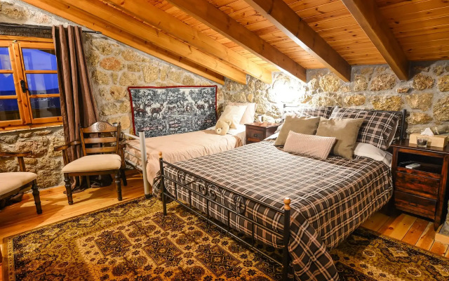 Petrino Lodge