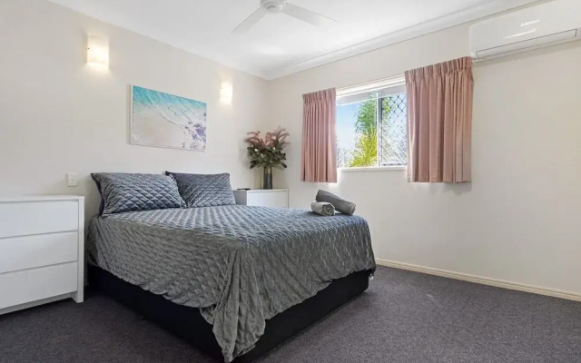 Beachside 2-bed Apartment With Secure Parking