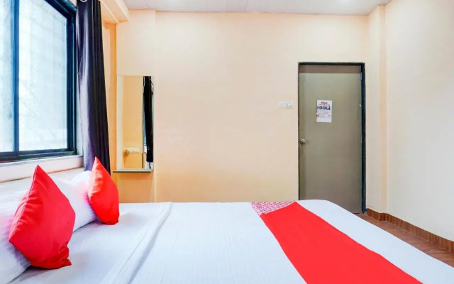 OYO 81205 Hotel Manikyaa