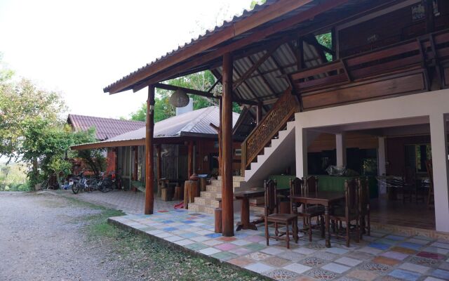 Settee Homestay