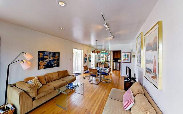 Beach Bungalow in Ventura by RedAwning