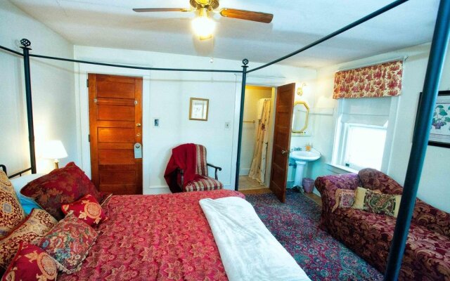 Candlelight Inn Bed & Breakfast