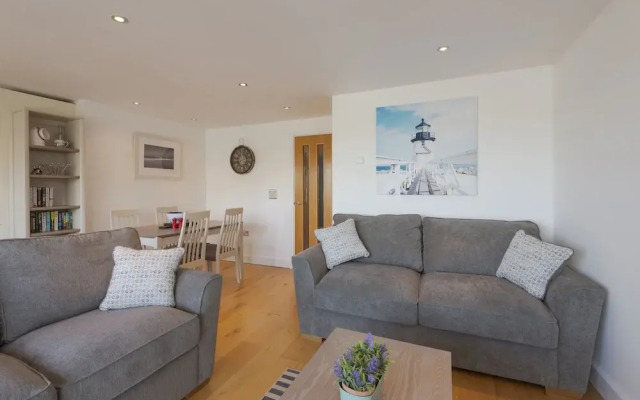 The Beach House & Porth  Sands Apartments