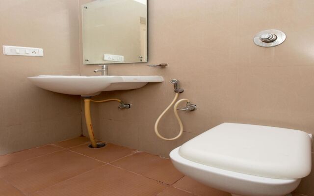 OYO 10293 Rajmahal Comforts