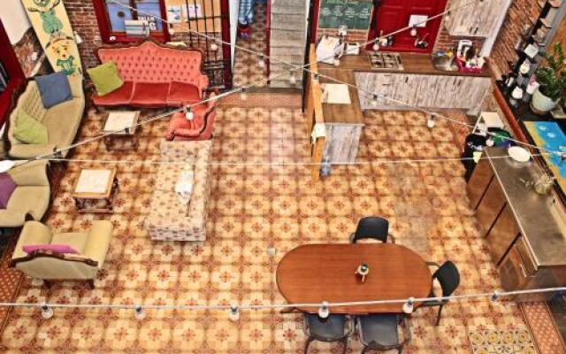 Atlantis Surf Hostel