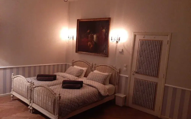 Unique Apartment In Historic Mansion