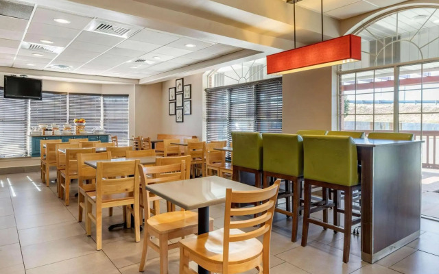 Country Inn & Suites by Radisson, Lumberton, NC