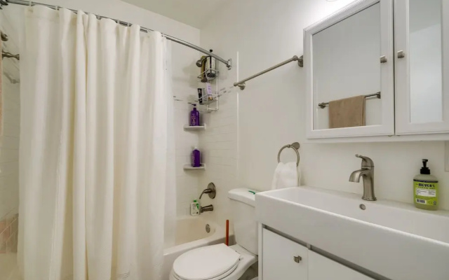 Washington, DC Townhome w/ Deck + Gas Grill