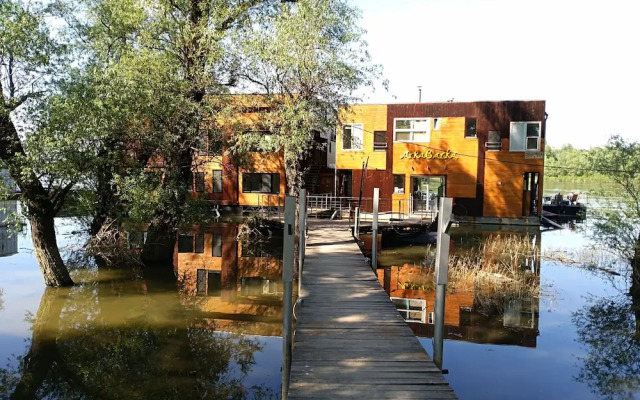 ArkaBarka Floating Hostel