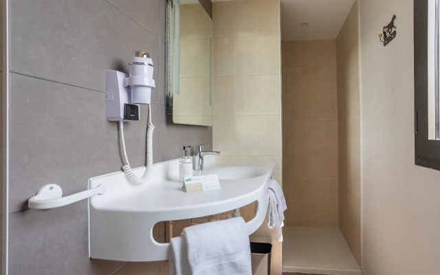 Brit Hotel - Hotel de l'Hippodrome