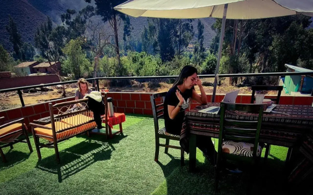 Valle verde, Hostel & camping