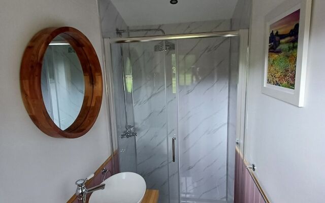 The Heartwood - Luxury Cabin Near York