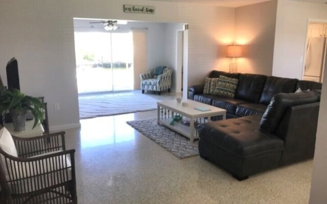 526 72nd St - 2 Br Home