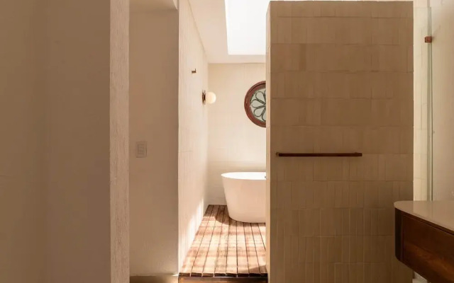w Incredible 5BR House w Jacuzzi in El Poblado