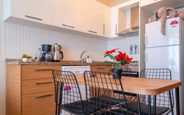 Stylish Studio Flat With City View in Atasehir