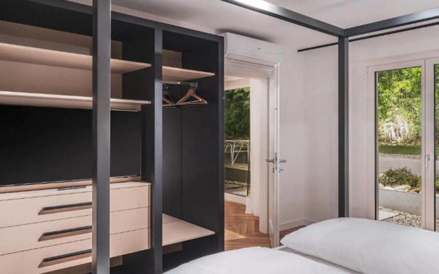 Modern flat in Merano with outdoor shower