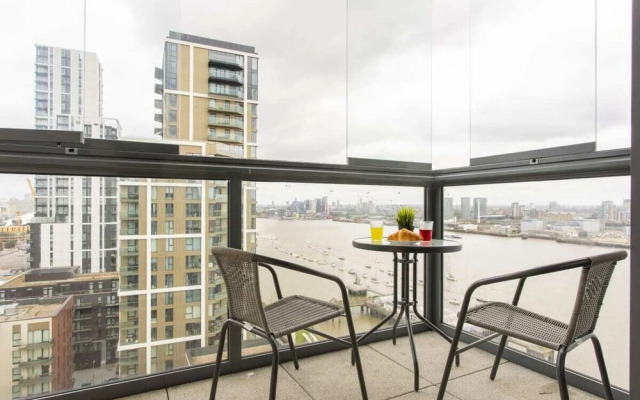 Bright & Modern 2-bed Apt W/balcony in Greenwich