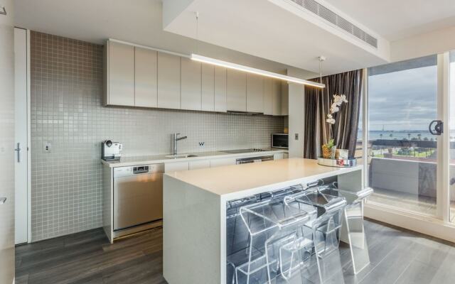 Exquisite 2 Bedroom Beach City Views