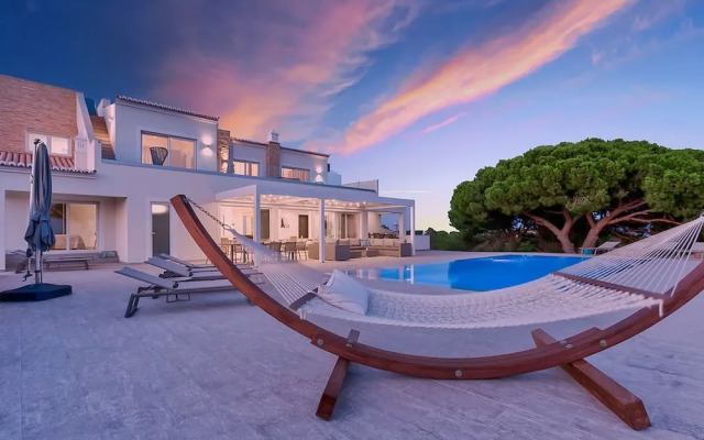 Goldeneye Luxury 6 Bedroom Villa With Infinity P