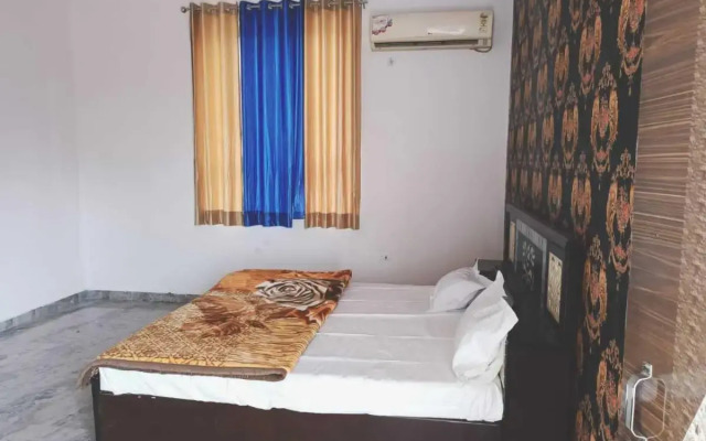 Oyo Flagship 80591 Hotel Tri Palace