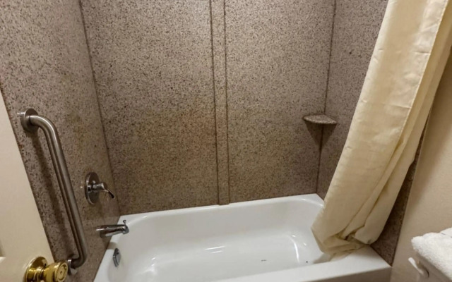 Whispering Pines by Hotel O Whitestone VA