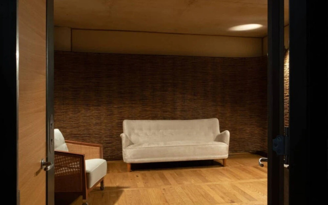 4 Bedroom Architect's Home in Holland Park