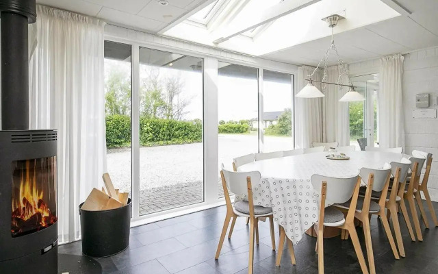 Four-Bedroom Holiday home in Vinderup 2