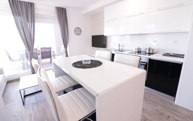 Apartments & Rooms Danivan Pool Villas B