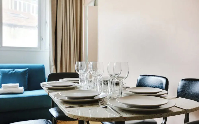 Apartment for 6 People in Paris